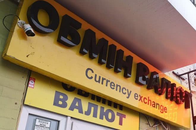 Доллар взял новую высоту. Каким будет курс 16 марта