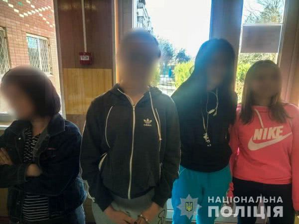 В Херсоне полицейские всю ночь искали четырех девушек, которые сбежали из приюта