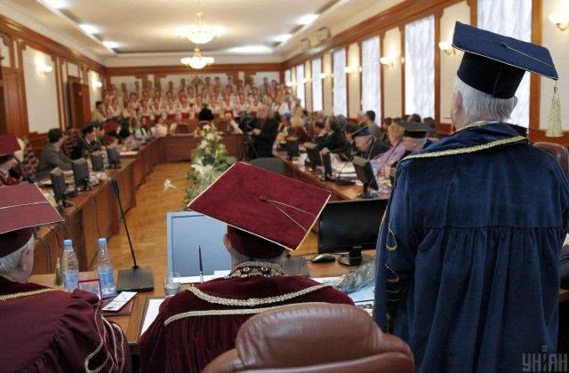 Студенты некоторых вузов получат стипендию за февраль в марте, - Минобразования