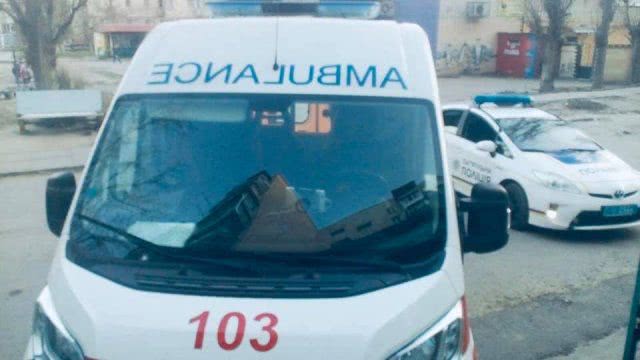 В Херсоне неадекваты разбили лобовое стекло "скорой помощи"