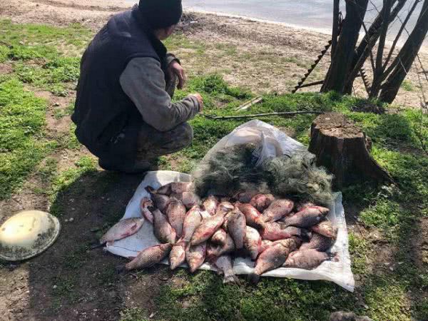 На Каховском водохранилище задержали браконьера с 20 кг рыбы