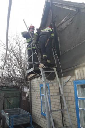 Нововоронцовські вогнеборці оперативно ліквідували пожежу перекриття приватного будинку