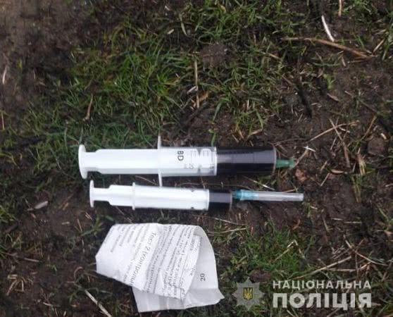 В Голой Пристани полицейские изъяли у местного жителя пистолет и наркотики