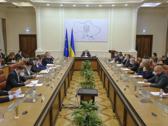 Правительство выделит средства на выплату повышенных окладов медикам, которые борются с коронавирусом
