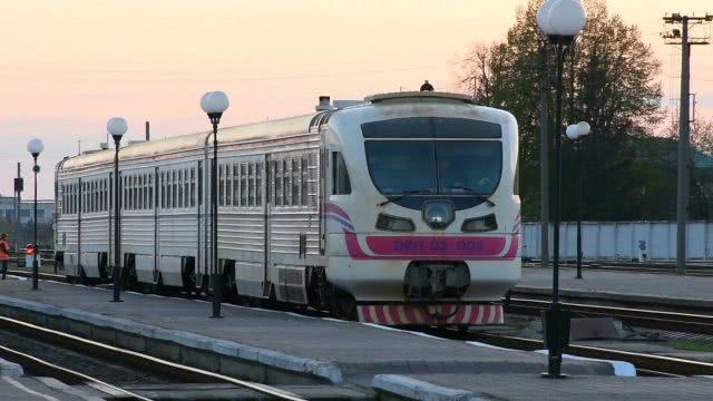 Медиков Херсонщины будут бесплатно подвозить на работу поездами