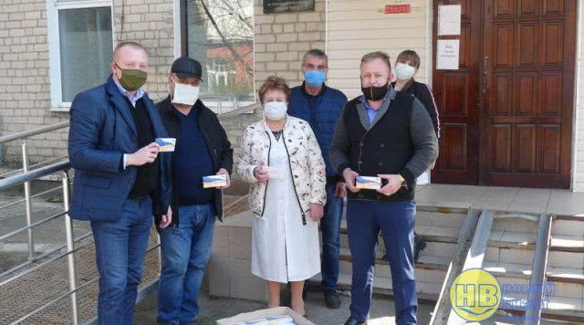 Спонсоры передали Генической больнице быстрые тесты на коронавирус