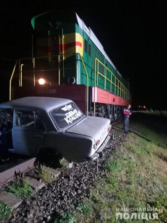 На Херсонщині зіткнулися легковик і локомотив – поліція вважає, що водій автівки знаходився в наркотичному сп’янінні