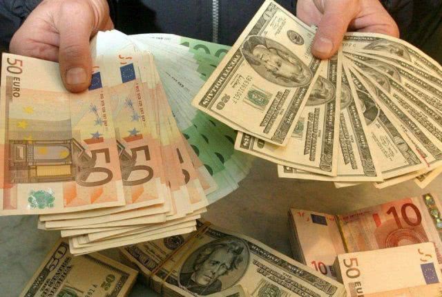 Курс доллара и курс евро резко сдали назад: сколько стоит валюта в Украине