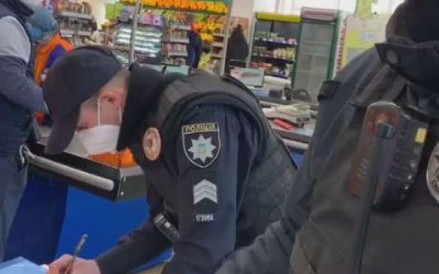 В Херсоне в супермаркет «Сільпо» вызвали полицию – нарушения карантина