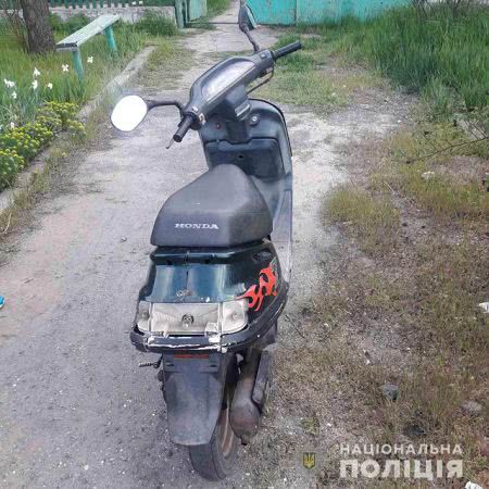 В Скадовске полицейские в течение трех часов вернули владельцу угнанный мопед