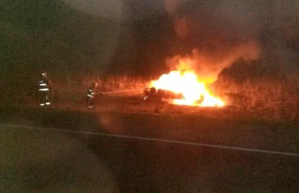 В Олешківському районі автомобіль злетів у кювет та загорівся