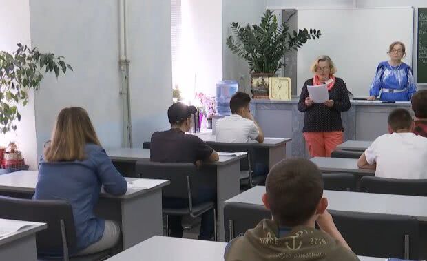 Украинка показала сколько зарабатывают учителя в школах