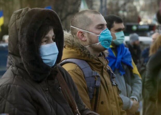 В Украине ожидается обвал цен на медицинские маски – склады ломятся от пошитого