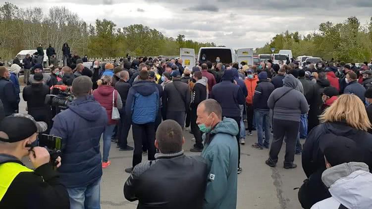 "Снять ограничения с 1 мая". Начнется ли в Украине карантинный Майдан