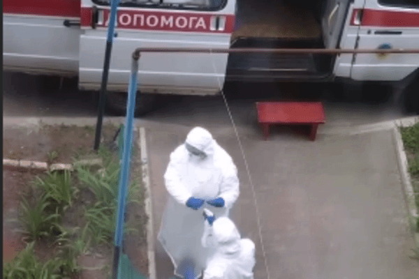 "Гуляйте, за вами придут!" В сети показали жуткие кадры борьбы с COVID-19 в Херсоне