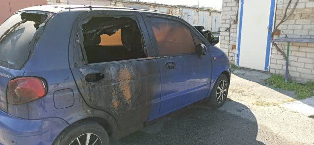 В Херсоне горел гараж с иномаркой