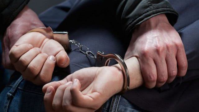 Нововоронцовские полицейские задержали напавших на дом местного жителя