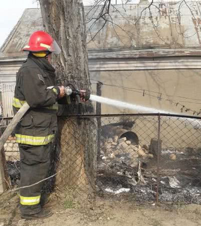 Олешківські рятувальники ліквідували пожежу у приватному домоволодінні