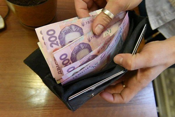 В Украине будут платить помощь потерявшим работу из-за карантина: что нужно знать