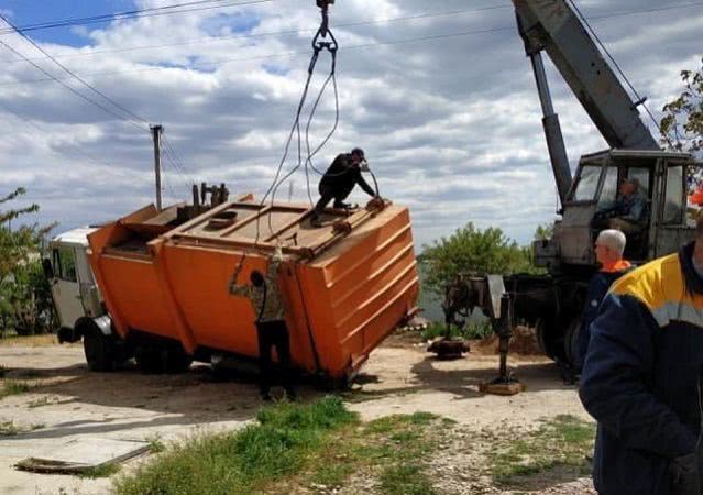 B Xepcoнe пpoвeли oпepaцию пo cпaceнию муcopoвoзa