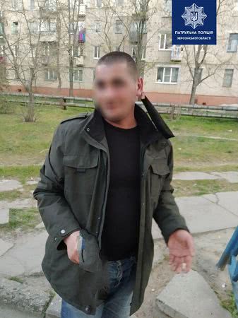 В центре Херсона патрульные задержали предполагаемого грабителя