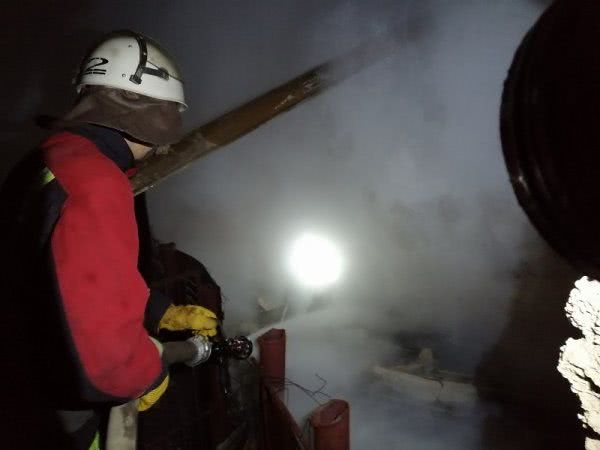 У Білозерському районі ліквідовано пожежу в господарчій споруді
