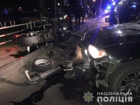 У Херсоні поліція встановлює обставини автопригоди, в якій тяжко постраждали дві молоді людини