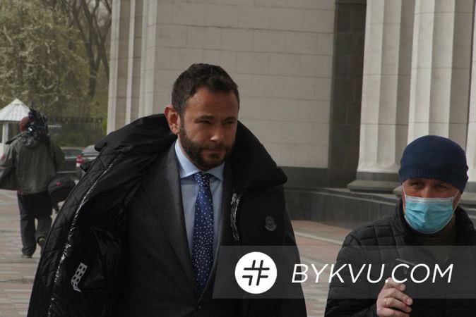 Понты дороже денег: «слуга народа» Дубинский пришел в Раду в жилете за 1285 долларов