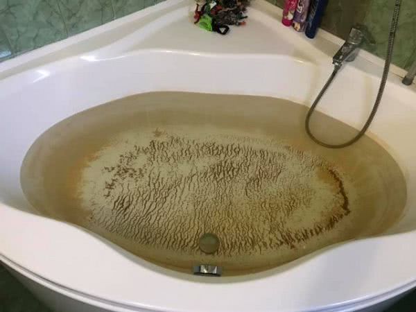 Директор Херсонводоканала объяснил вчерашние перебои и ужасное качество воды