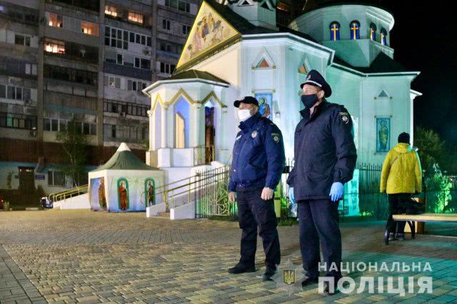 Полиция Херсонщины продолжает обеспечивать общественный порядок вблизи религиозных заведений