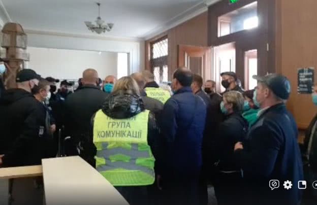 Фермеры пришли к Гусеву и Дубинскому, но их не пустили
