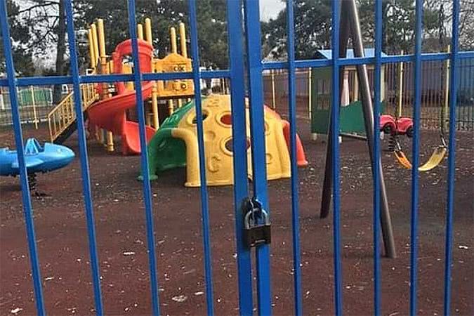 Нa Xepcoнщинe нa дeтcкиx плoщaдкax тpaвмиpуютcя пoдpocтки