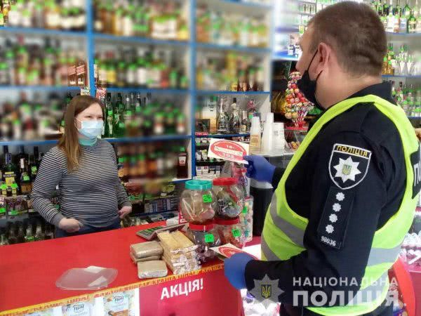 У Каховці поліцейські провели рейд з метою недопущення продажу дітям алкоголю та цигарок