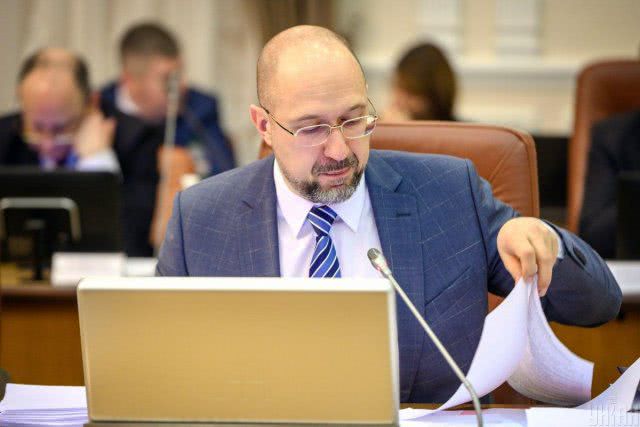 Отмена карантина с 14 апреля: Шмыгаль рассказал, когда народ выпустят из-под замка