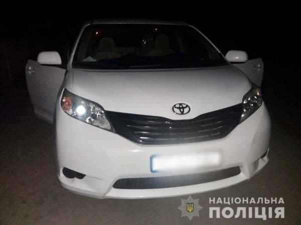Поліцейські Херсонщини за вихідні дні розкрили два угони транспортних засобів