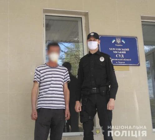 Житель Херсона получил 14 суток ареста за домашнее насилие в отношении матери