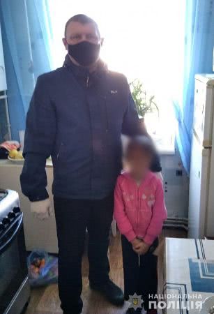 В Каховке полицейские составили админпротокол на мужчину, который выгнал из дома 6-летнюю дочь