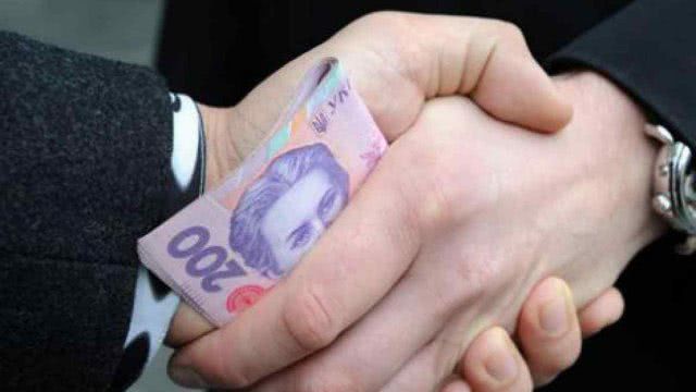 Будут судить голову херсонской ОТГ и его пособника за получение взятки