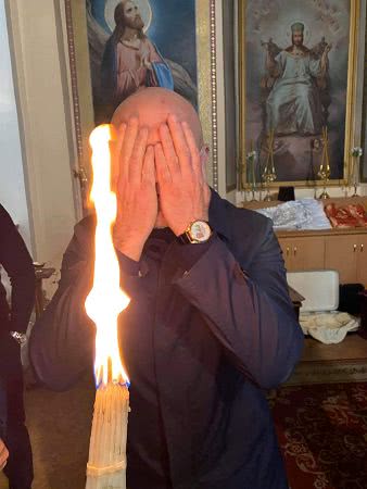 Владислав Мангер вмився Благодатним Вогнем