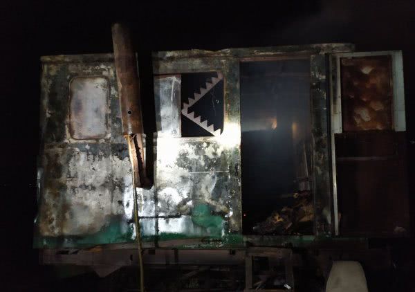 В Олешківському районі під час ліквідації пожежі металевого вагончика виявлено загиблу жінку