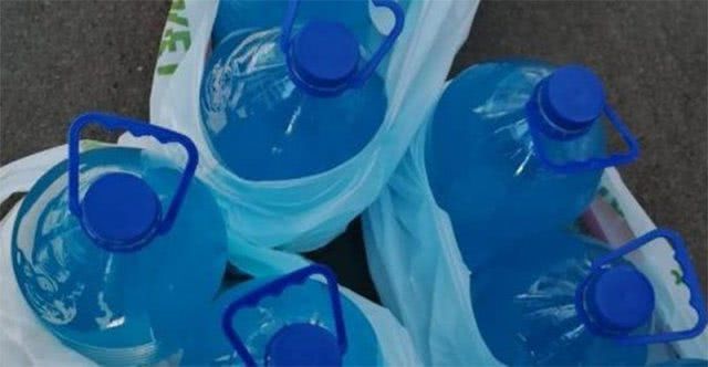 Воду под видом антисептика сбывал херсонский аферист