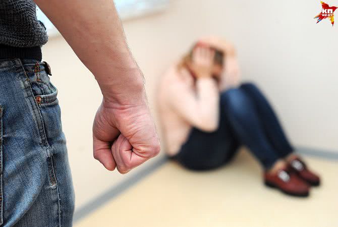 Полиция - жертвам домашнего насилия: Сейчас карантин, мы не имеем права прийти в вашу семью