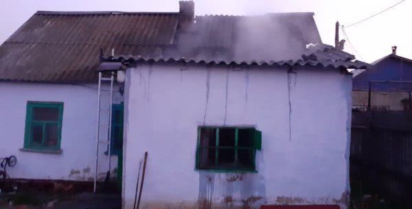 Олешківські вогнеборці ліквідували пожежу літньої кухні