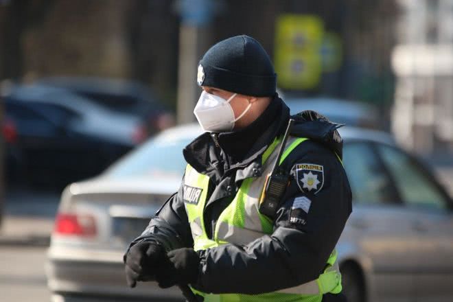 Ужесточение карантина. В МВД объяснили норму о запрете выходить на улицу без паспорта