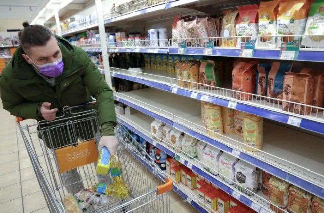 Большинство украинцев не запаслись продуктами на черный день - опрос