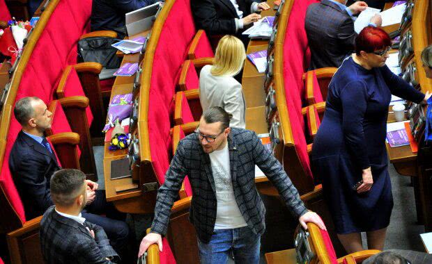 Верховная Рада,подарки к 8 марта - фото Знай.uа