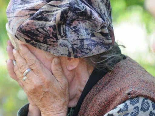В Олешках полицейские задержали мужчину за разбойное нападение на пенсионерку