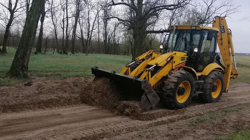Перекопують дороги: на Херсонщині закривають село, в якому виявили спалах коронавірусу