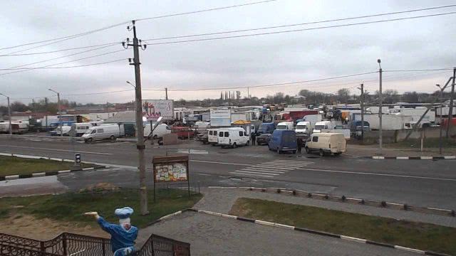Крупнейший рынок на юге Украины остается закрытым несмотря на разрешение на работу