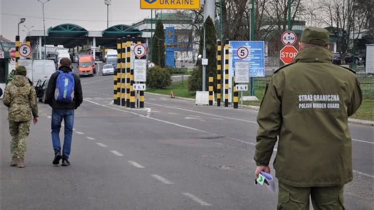 Украинец рассказал, как на границе наживаются на вернувшихся домой заробитчанах